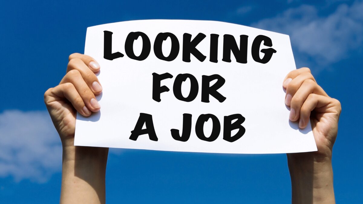 Stop Writing Your Resume: Why the "Human Touch" Is Killing Your Job Search